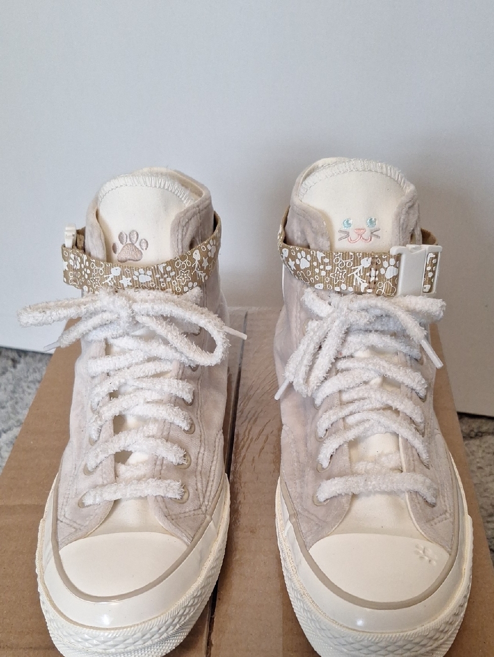 Converse Unisex Chuck 70 High Cat Velvet Sneakers mens 8/womens 10. EUC